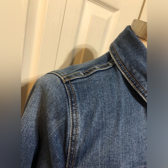 torrid Light Denim Button-Up Short Jean Jacket First at Fit Cut #38 with pockets - Picture 4 of 12